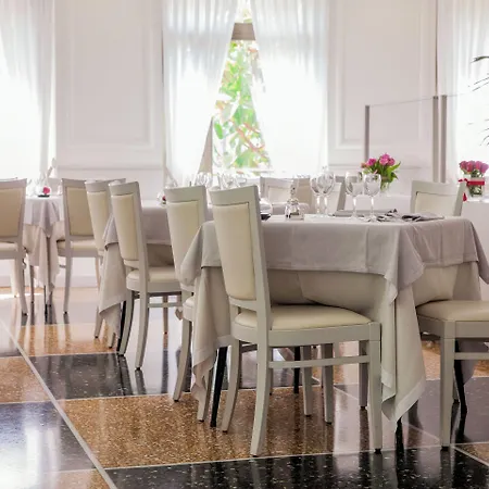 Hotell Mediterraneo 3*